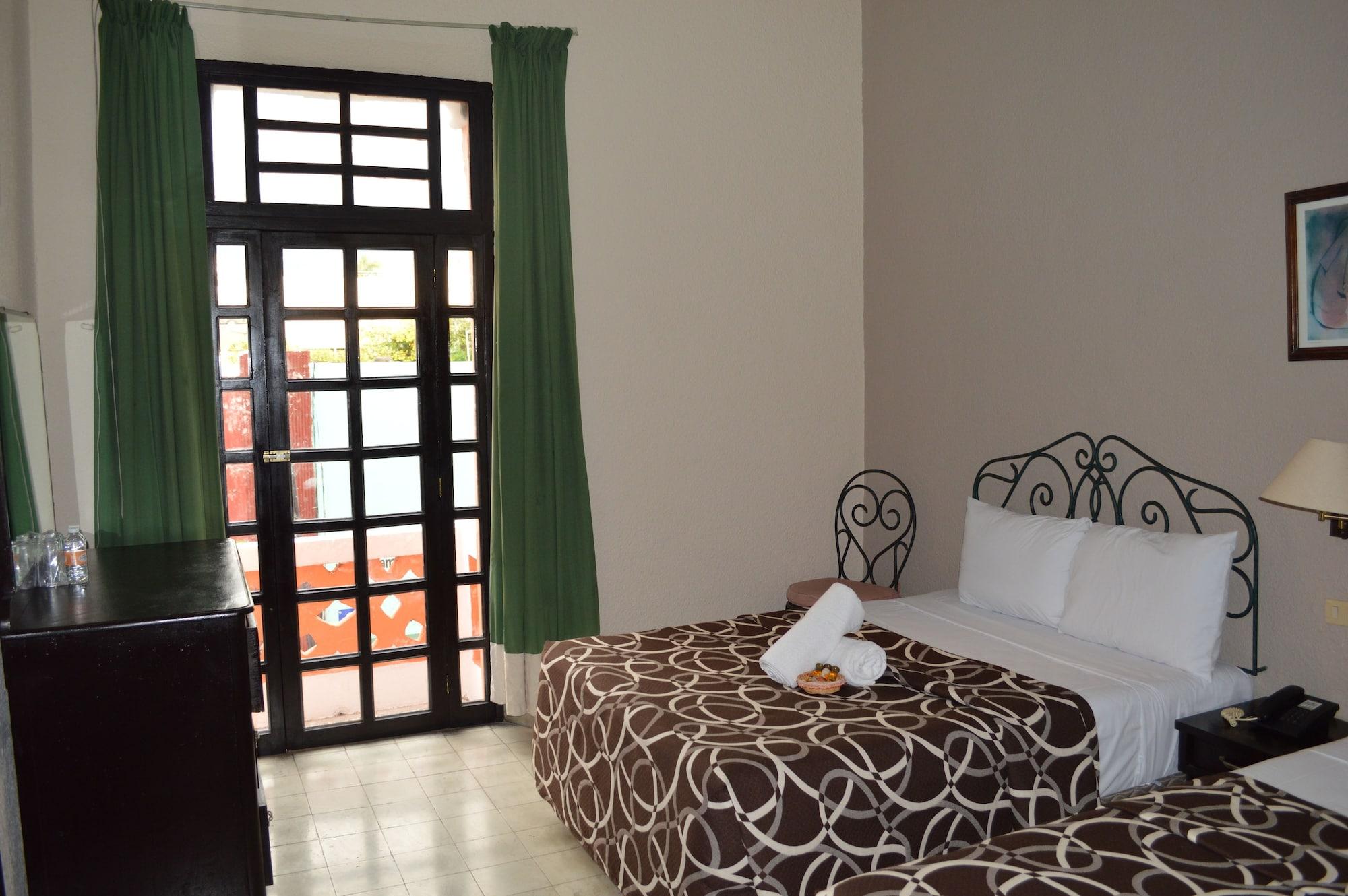 Hotel Colon Merida Exterior photo
