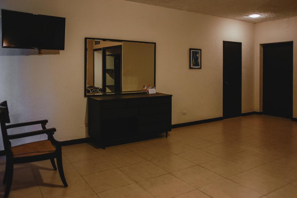 Hotel Colon Merida Exterior photo