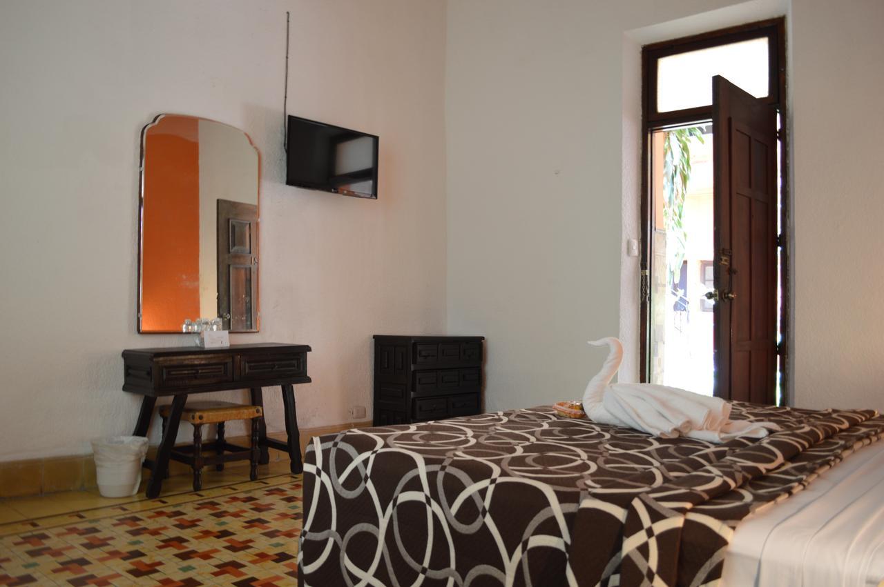 Hotel Colon Merida Exterior photo